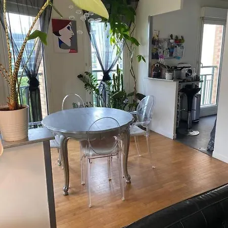 5 Pieces Avec Balcon Et Parking Apartamento Courbevoie